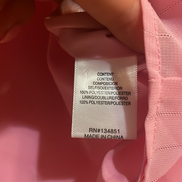 Pink lacy tie front button down blouse with puff sleeve - Picture 3 of 4